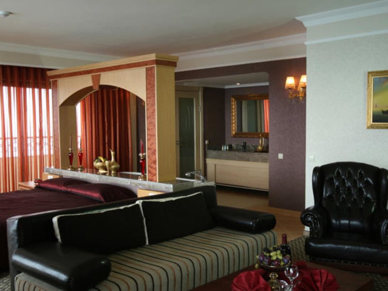 Utopia World Hotel  61170