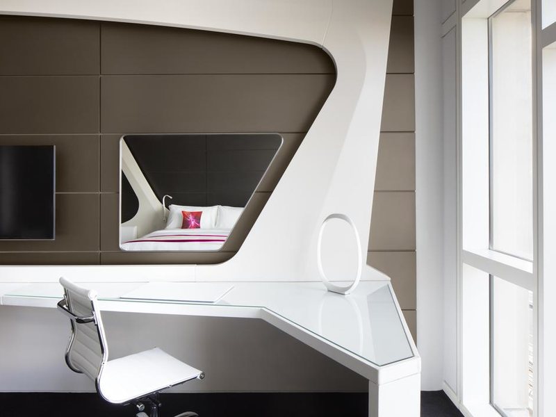 V Hotel Dubai, Curio Collection by Hilton (ех 204183