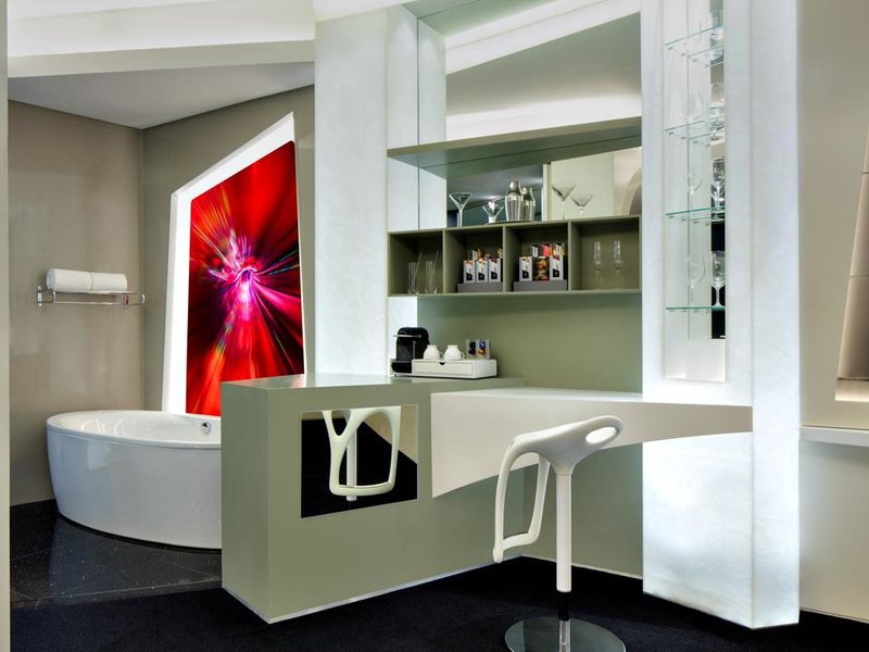 V Hotel Dubai, Curio Collection by Hilton (ех 204186