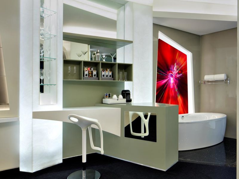 V Hotel Dubai, Curio Collection by Hilton (ех 204187