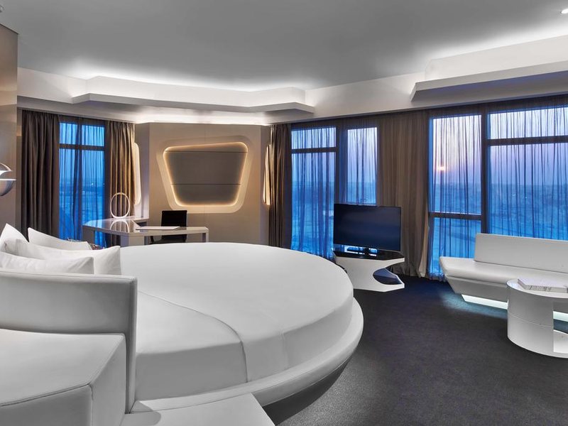 V Hotel Dubai, Curio Collection by Hilton (ех 204188