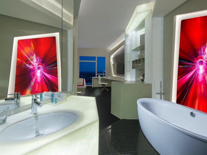 V Hotel Dubai, Curio Collection by Hilton (ех 204189