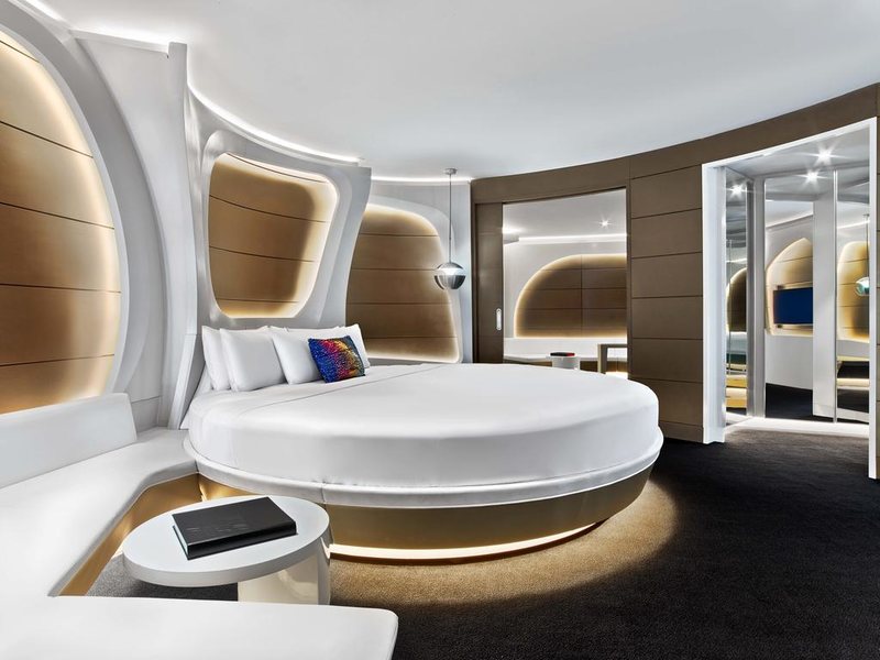 V Hotel Dubai, Curio Collection by Hilton (ех 204195