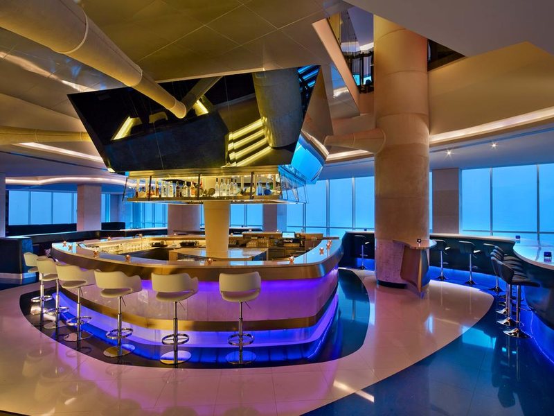 V Hotel Dubai, Curio Collection by Hilton (ех 204201