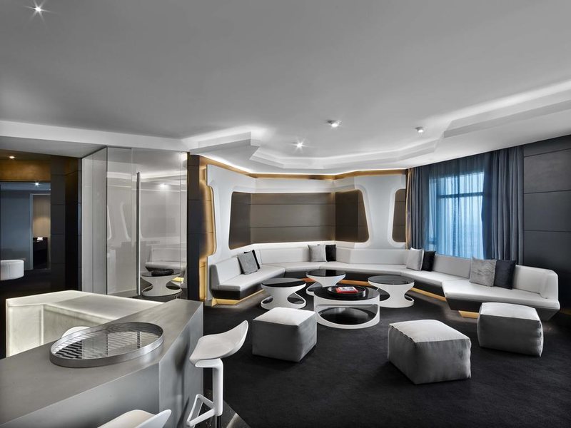 V Hotel Dubai, Curio Collection by Hilton (ех 204204
