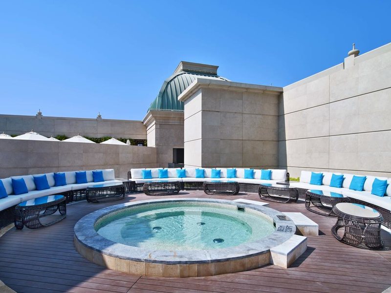 V Hotel Dubai, Curio Collection by Hilton (ех 204205