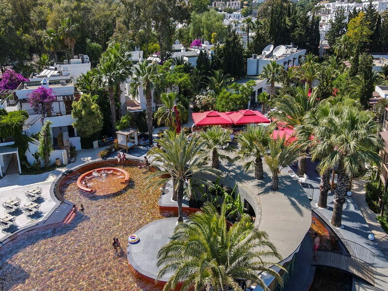 Very Chic Hotel 327322