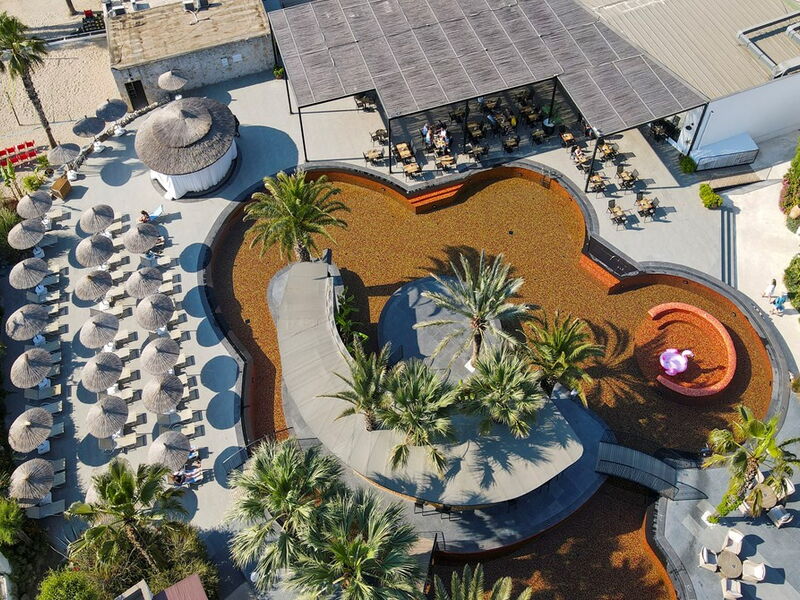 Very Chic Hotel 327324