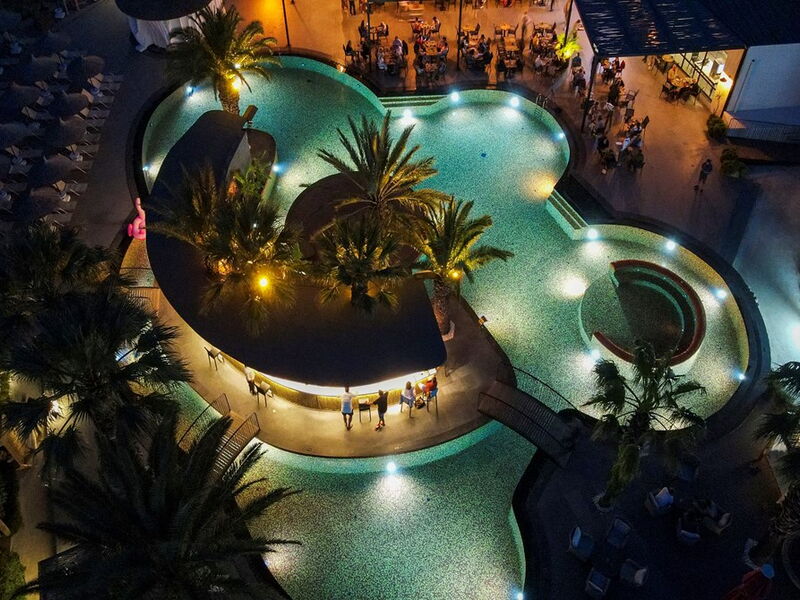 Very Chic Hotel 327325