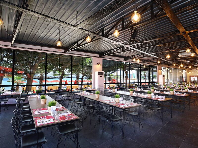 Very Chic Hotel 327334