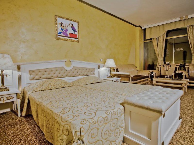 Victoria Palace  174000