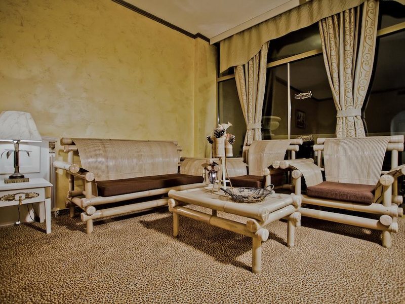 Victoria Palace  174001