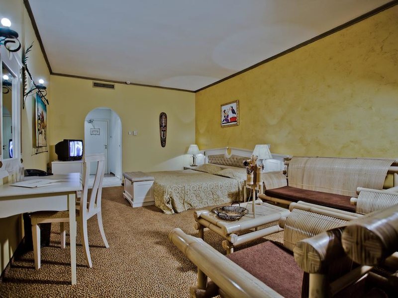 Victoria Palace  174002