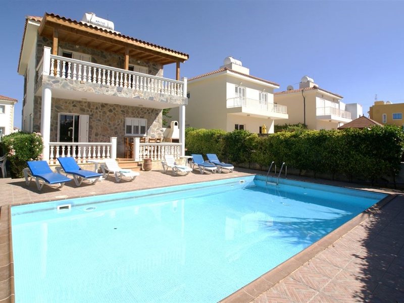 Villas2Let Kapparis  292972