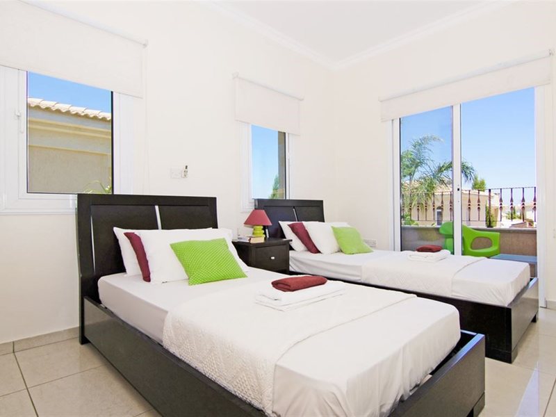 Villas2Let Kapparis  292978