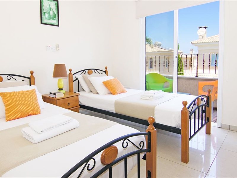 Villas2Let Kapparis  292980