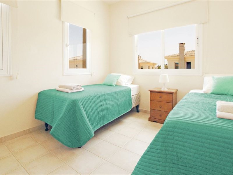 Villas2Let Kapparis  292983