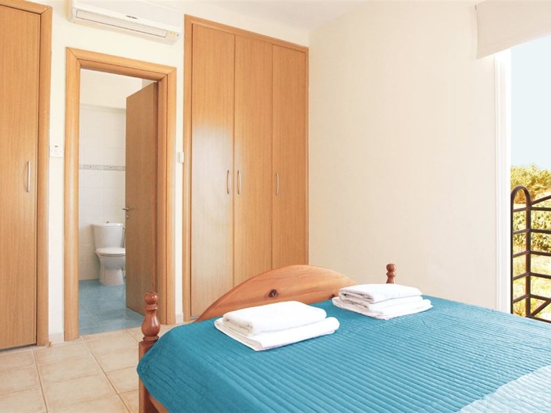 Villas2Let Kapparis  292984