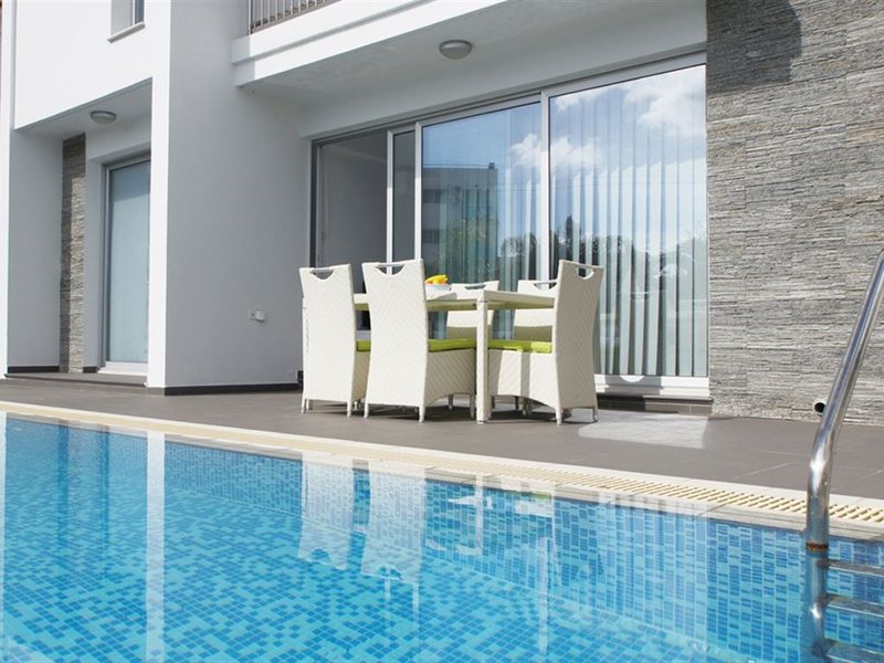 Villas2Let Pernera 292994