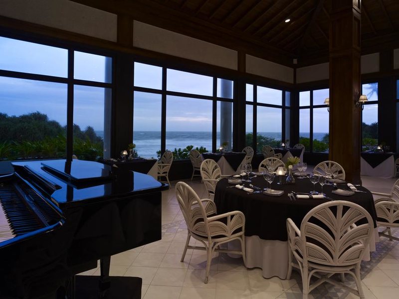 Vivanta by Taj  112502