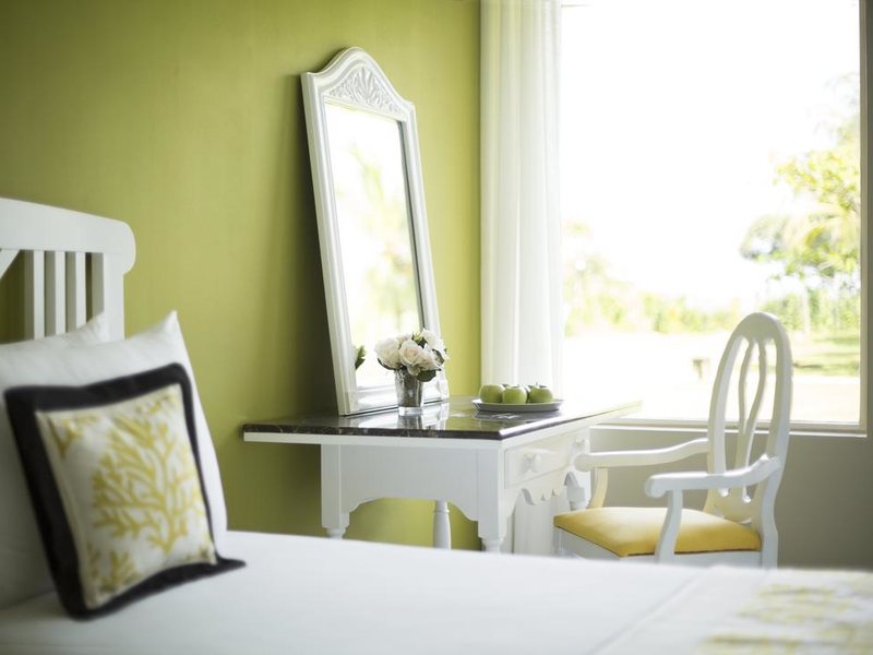 Vivanta by Taj  112512