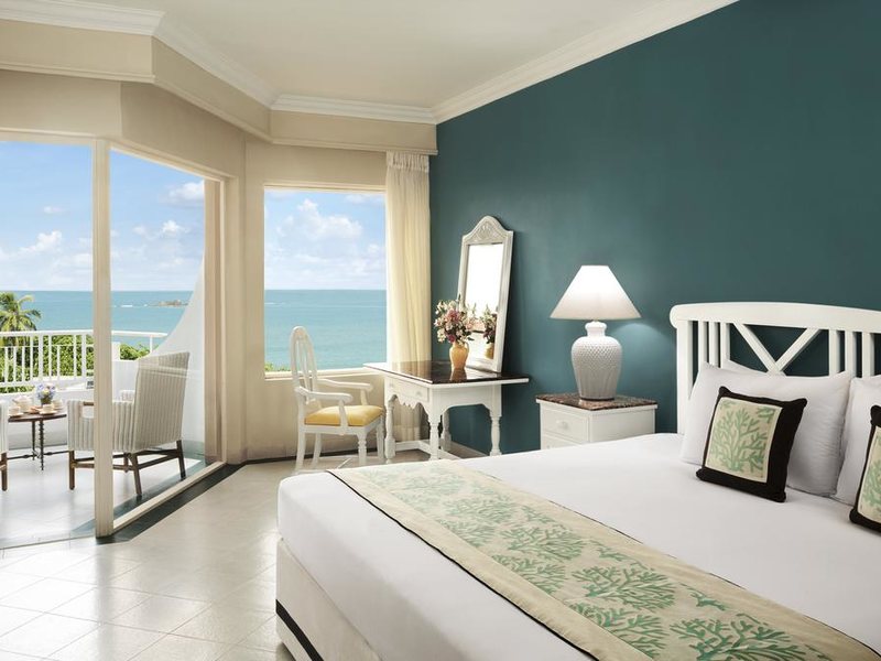 Vivanta by Taj  112513