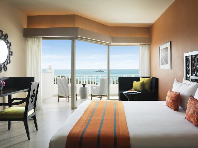 Vivanta by Taj  112523