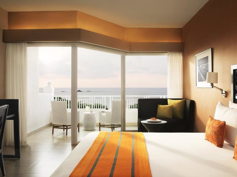 Vivanta by Taj  112525