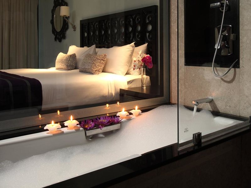 Vivanta by Taj  112528