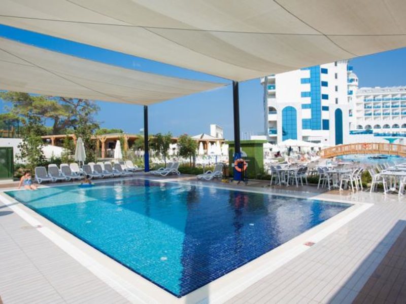 Water Side Resort & Spa 67601