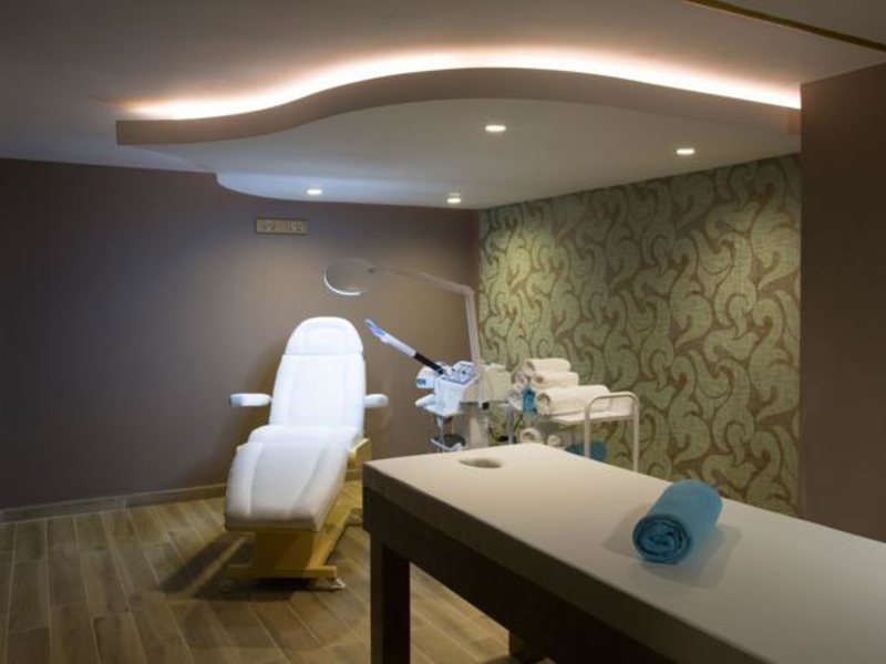 Water Side Resort & Spa 67626