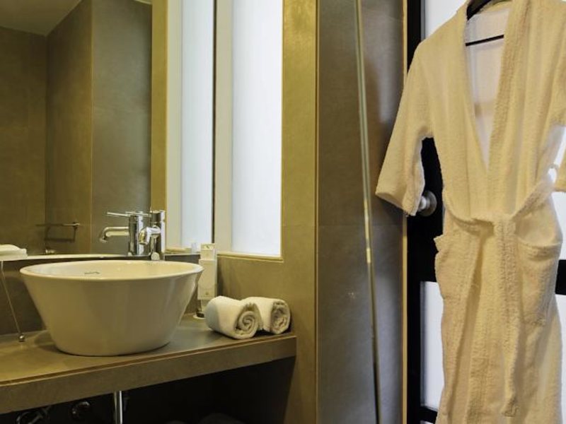 Whispering Palms 138753