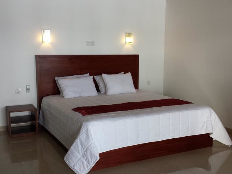 Whispering Palms Hotel  110881