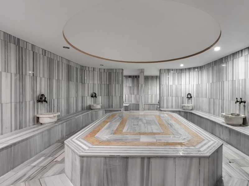 White Lilyum Hotel  43846