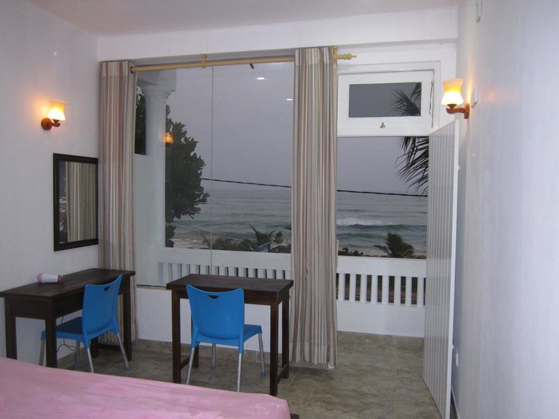 White Surfing Beach Resort 194903