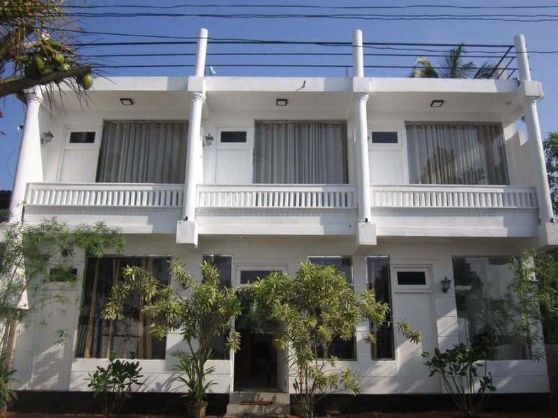 White Surfing Beach Resort 194907