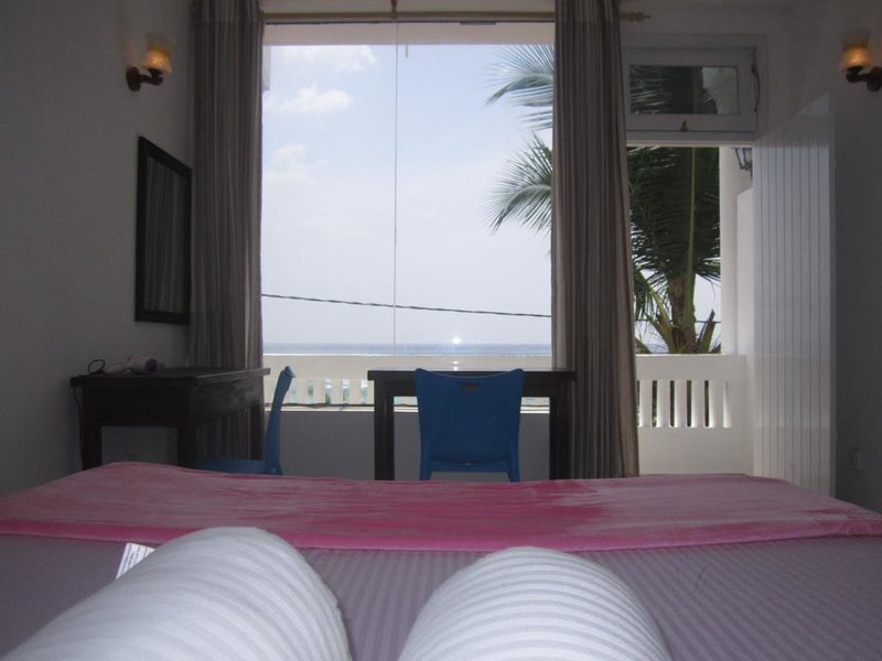 White Surfing Beach Resort 194910