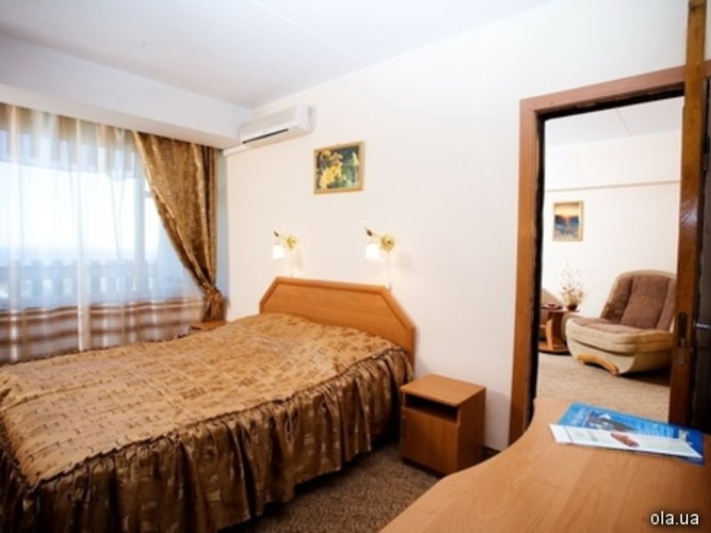 Yalta-Intourist Hotel 12810