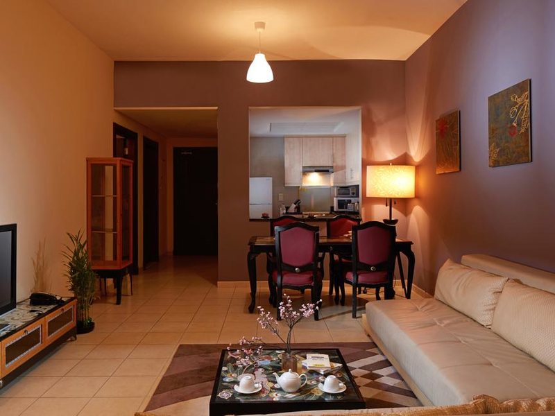 ZiQoo Hotel Apartments Dubai  297063